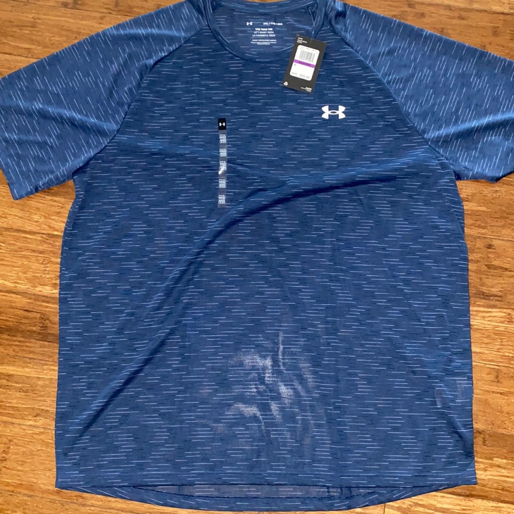 Men’s XXL under armour tech tee.